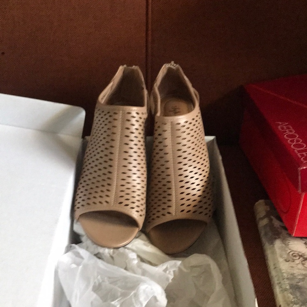 Style & Co size 9.5 Tan Sandal. Only worn once